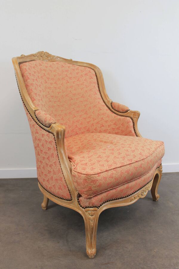 Paire de fauteuils bergère de style Louis XV