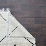 Beni Ouarain Berber carpet with black dot 77x145cm