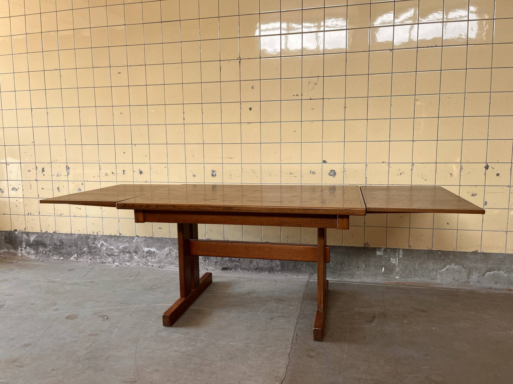 Table à manger en chêne danois