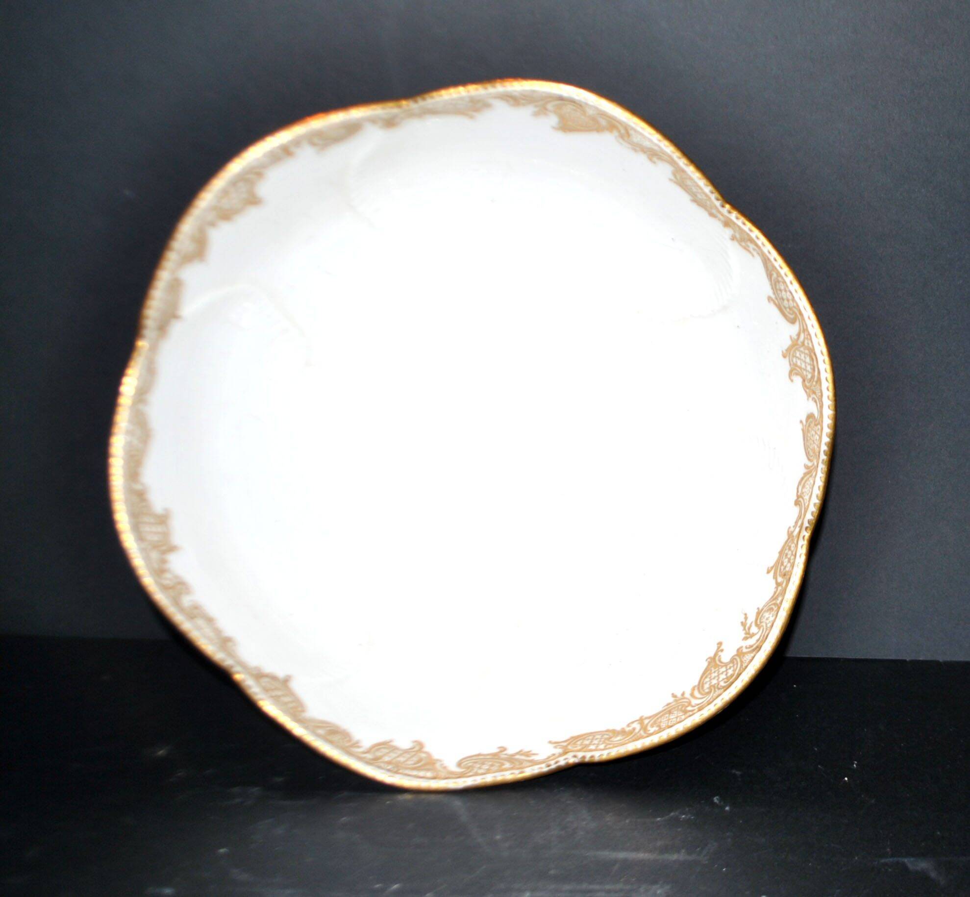 Antique Sèvres porcelain salad bowl with hand-painted gold arabesque decoration