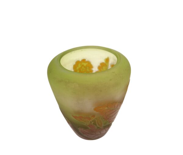 Etablissements gallé vase en verre multicouches à décor floral, signé