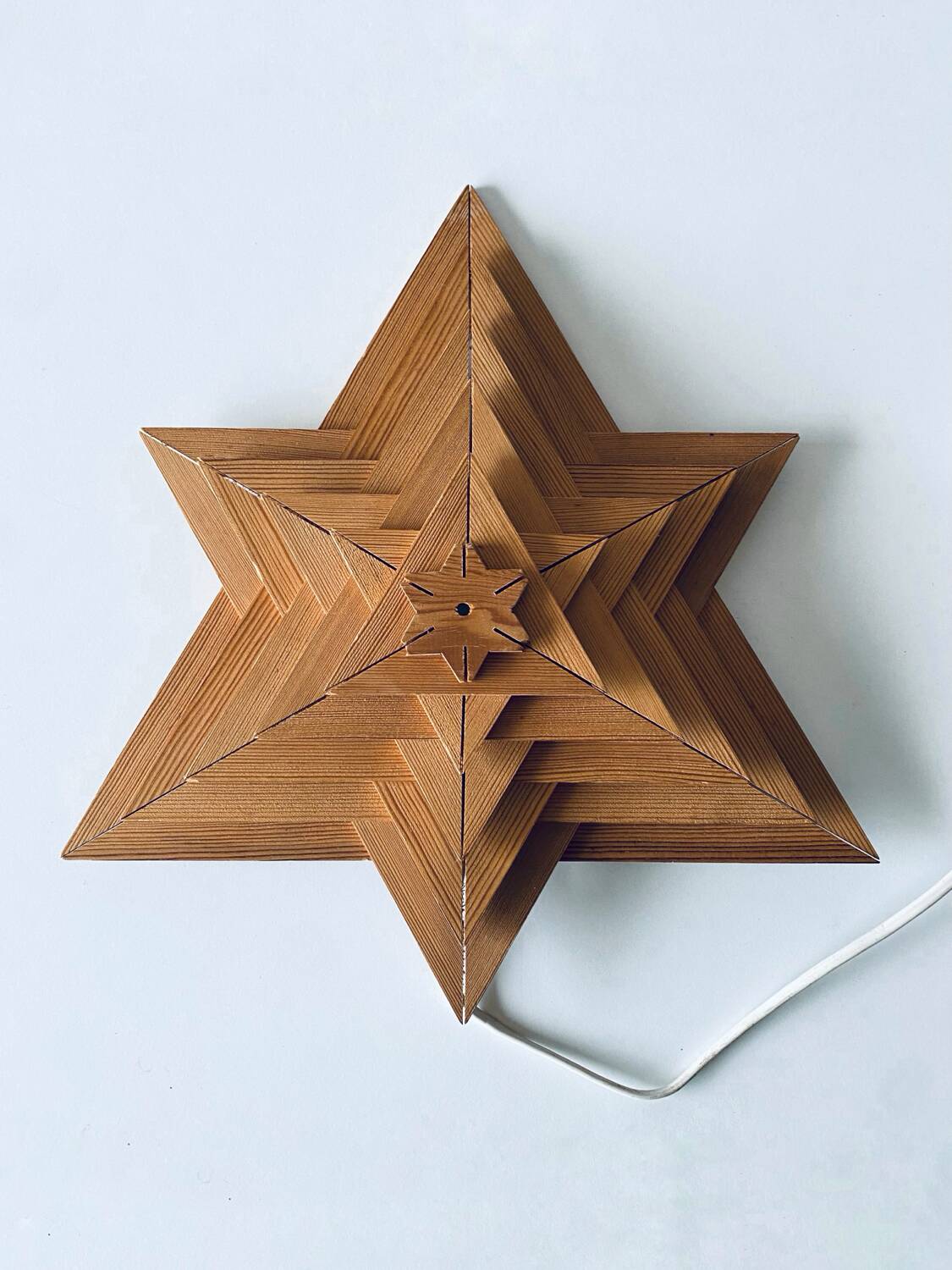 Luminous wooden wall star