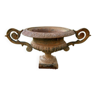 Cast iron planter