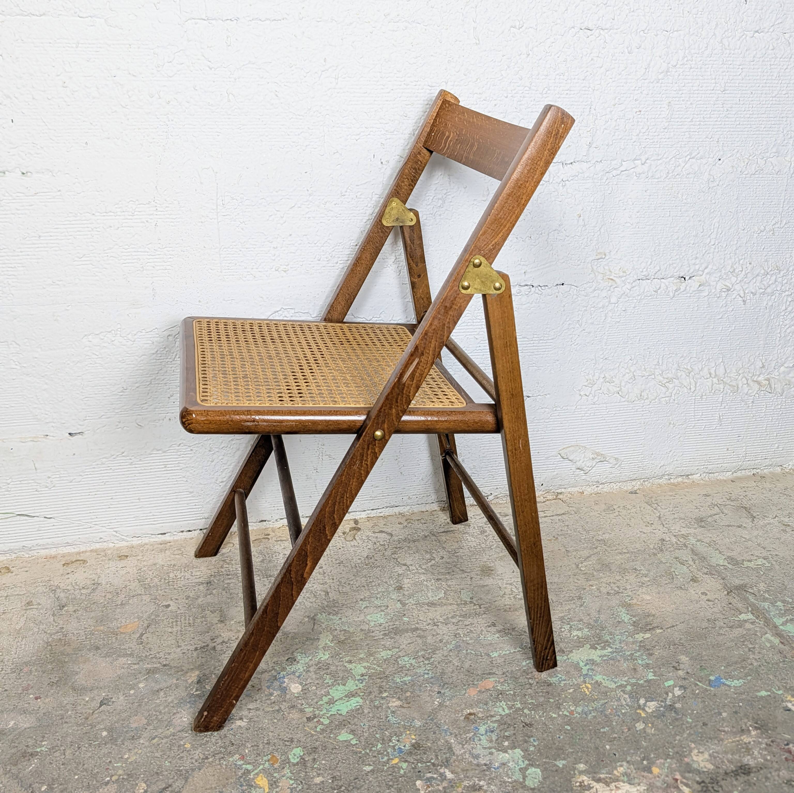 Chaise pliante à l'assise cannée