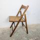 Chaise pliante à l'assise cannée