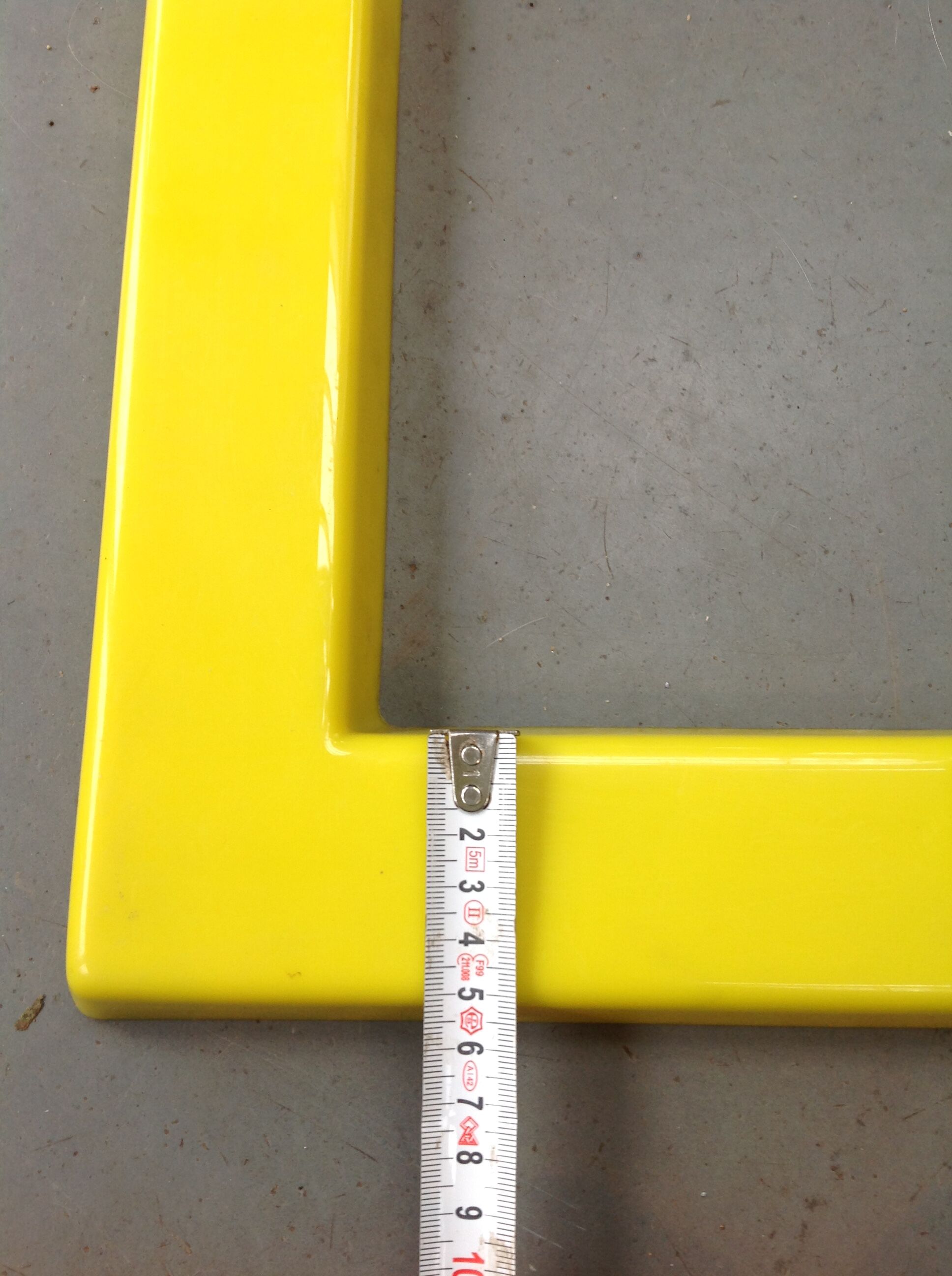 Large letter "L" vintage plexi yellow 70s