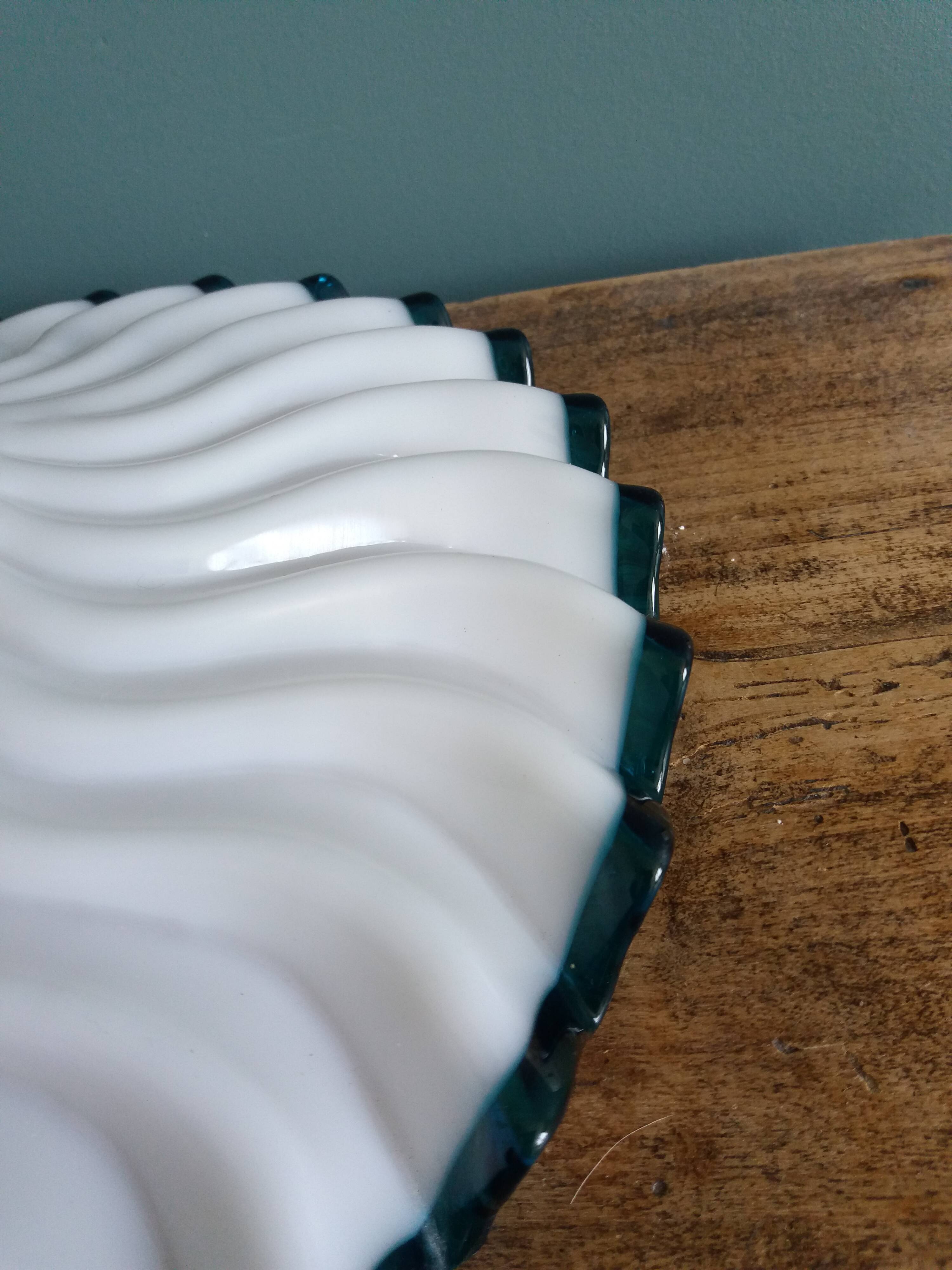 Adjustable "rise and fall" suspension, opaline and porcelain rise and fall