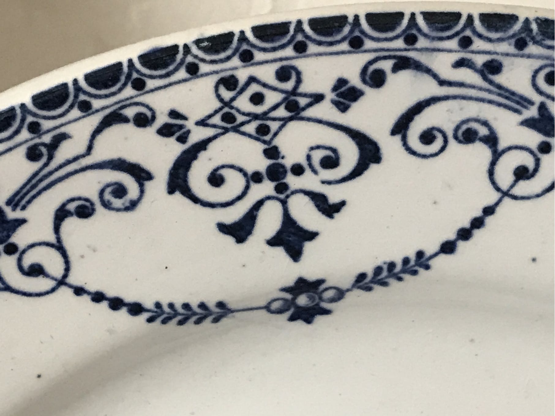 Lot of five flat plates Terre de fer