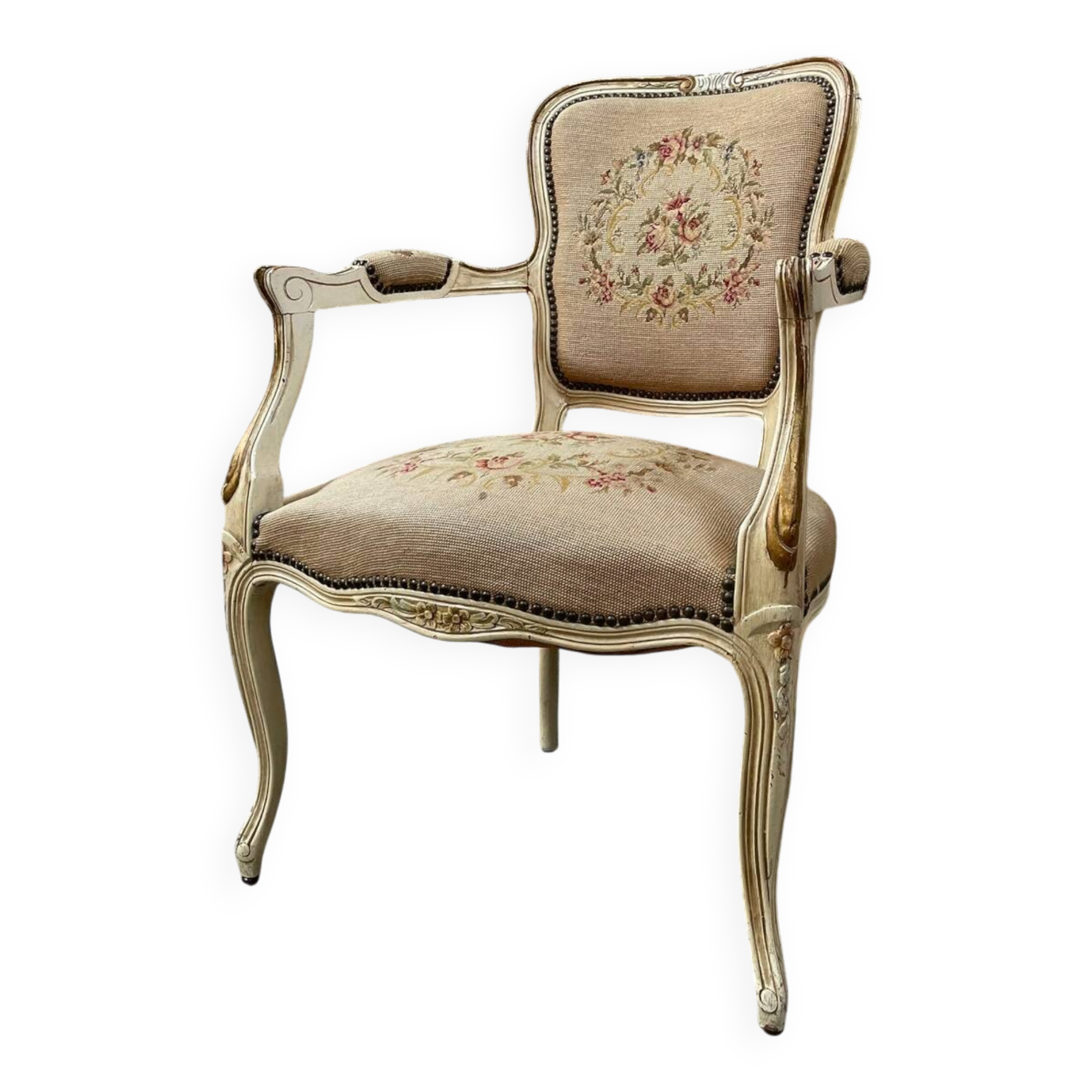 Fauteuil français avec tapisserie florale