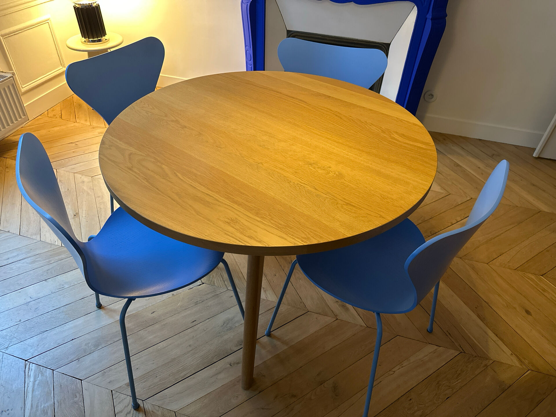 Fritz Hansen Series 7 chairs designed by Arne Jacobsen.