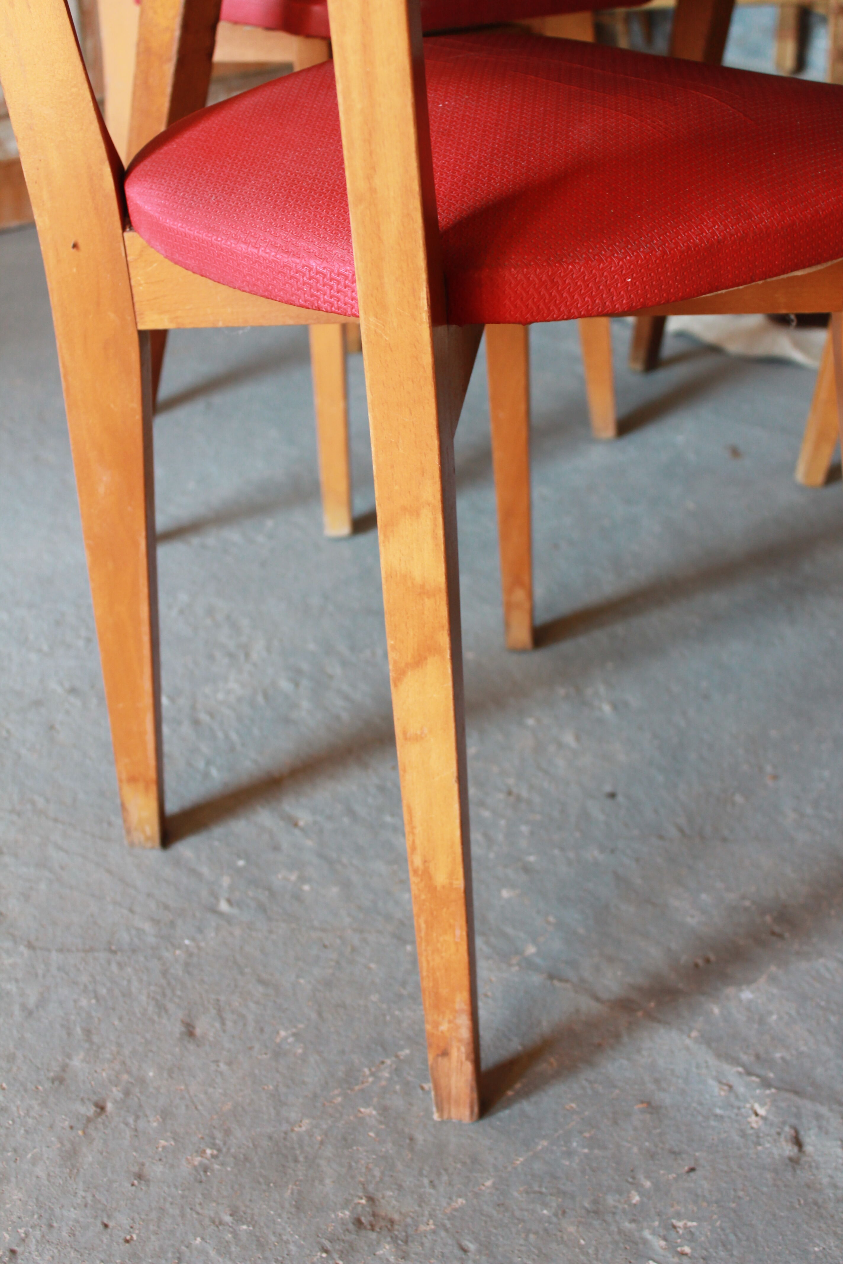 Lot of 6 ELF chairs in wood and vinyl