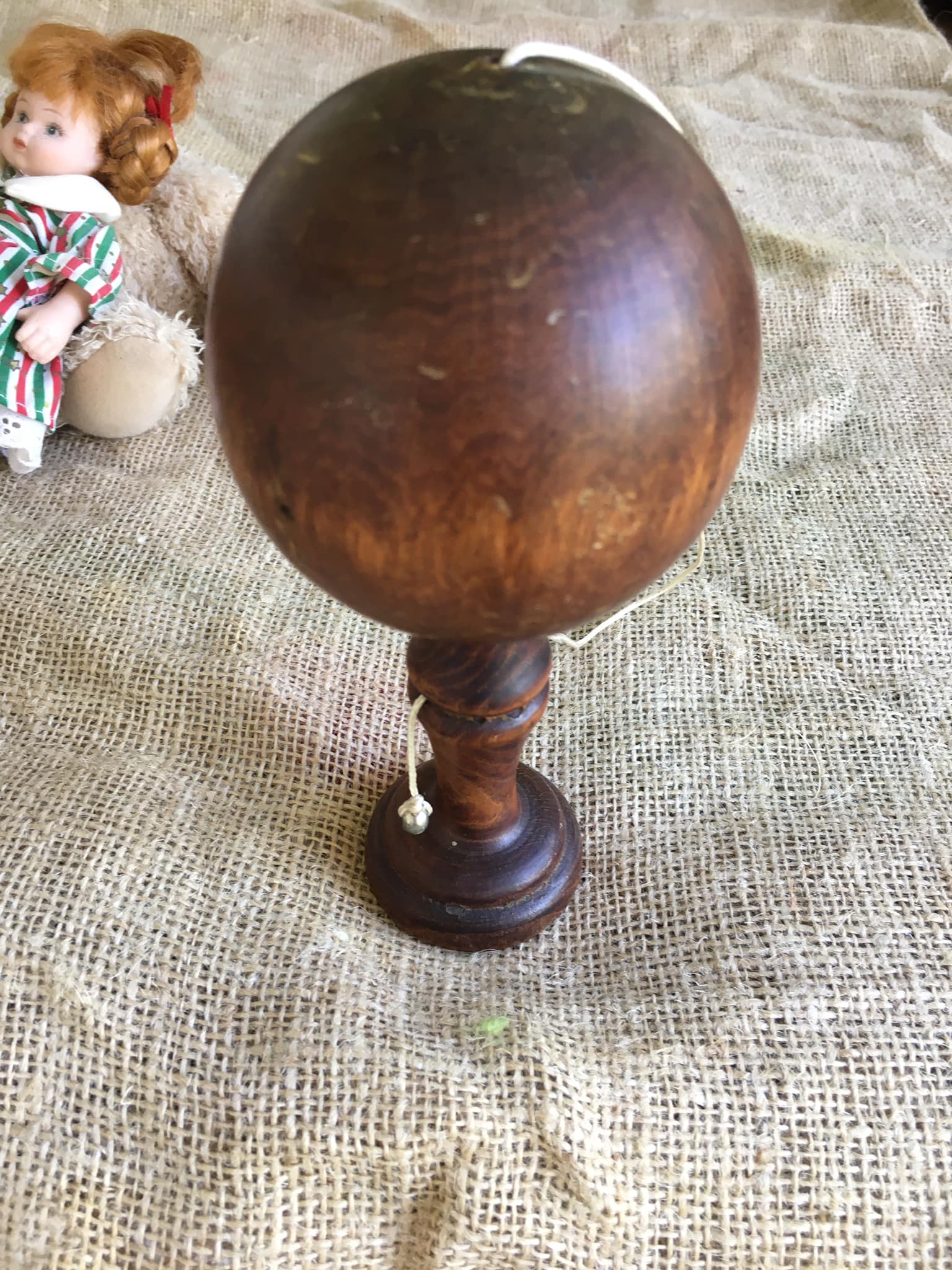 Bilboquet ancien en bois de noyer