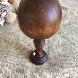 Bilboquet ancien en bois de noyer