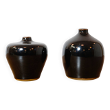 Laslo pour Mikasa, deux petits vases noirs des années 80.