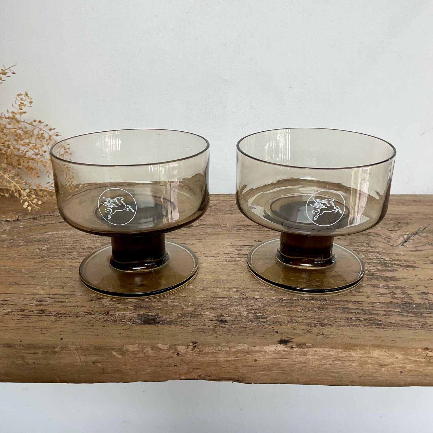 6 “Mobil” smoked foot cups