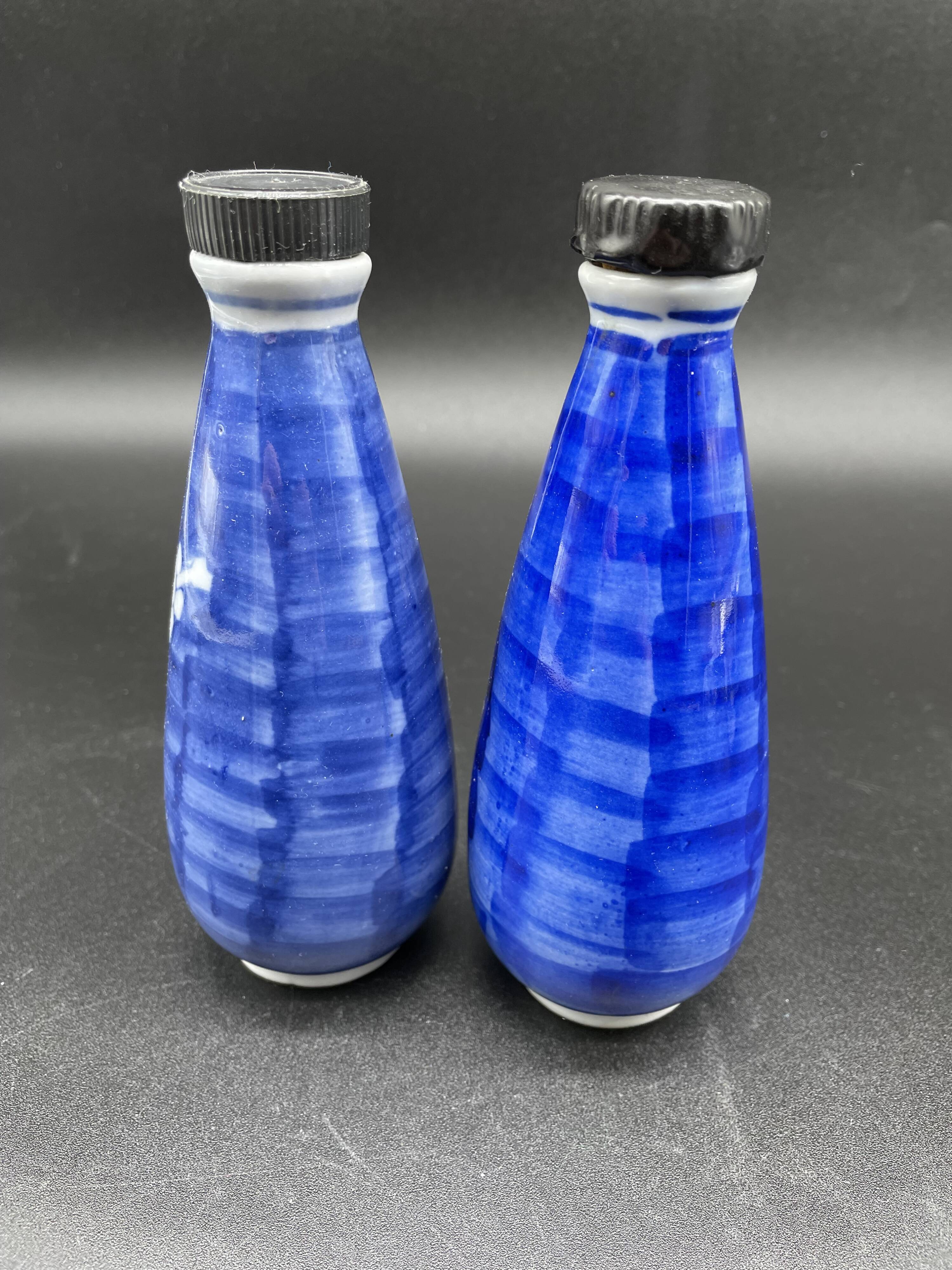 Elegant table set, Chinese porcelain, blue and white, condiments.