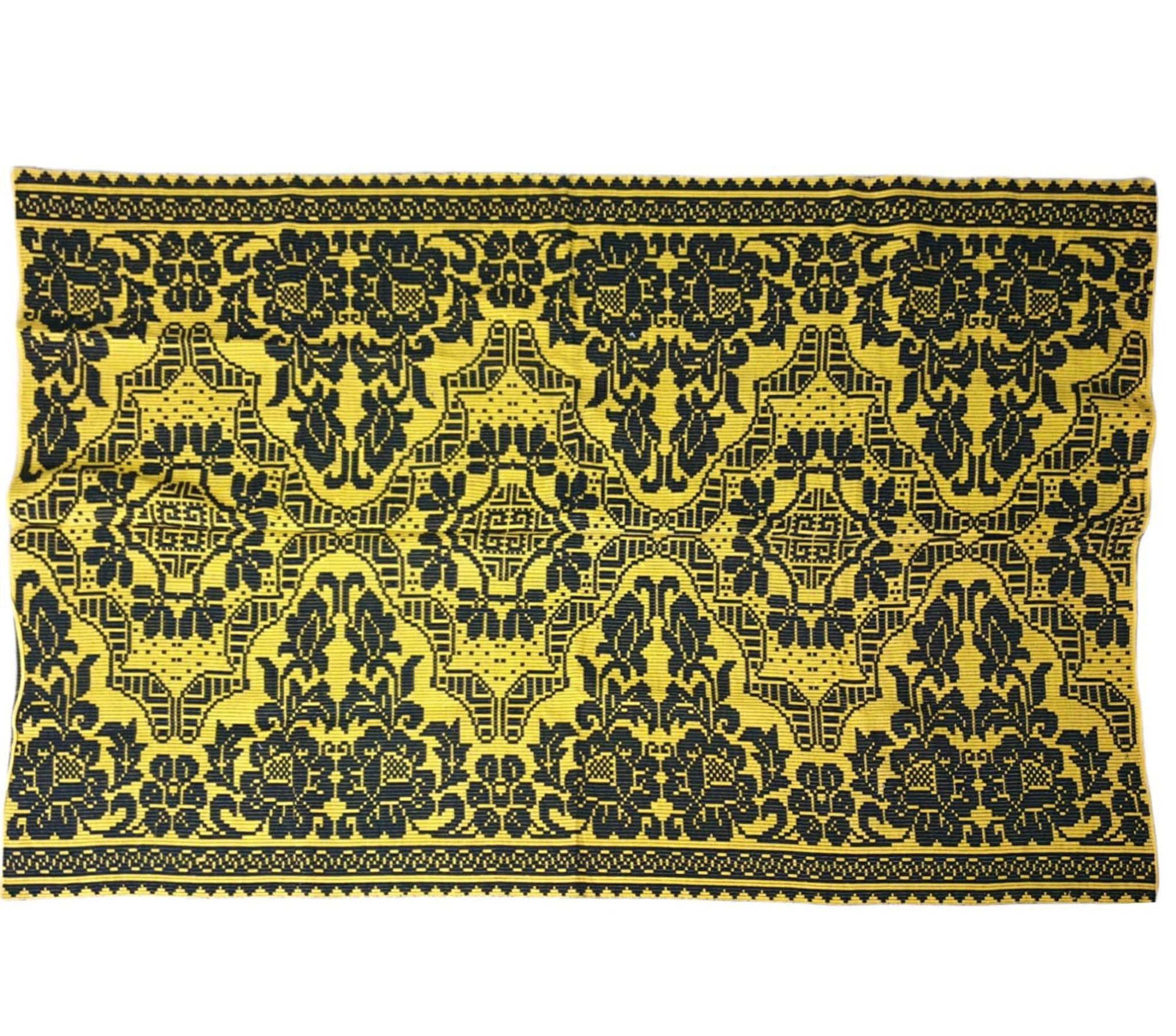 Wool handwoven yellow rug Romanian rug. Teppich. Tapis roumain. Romania