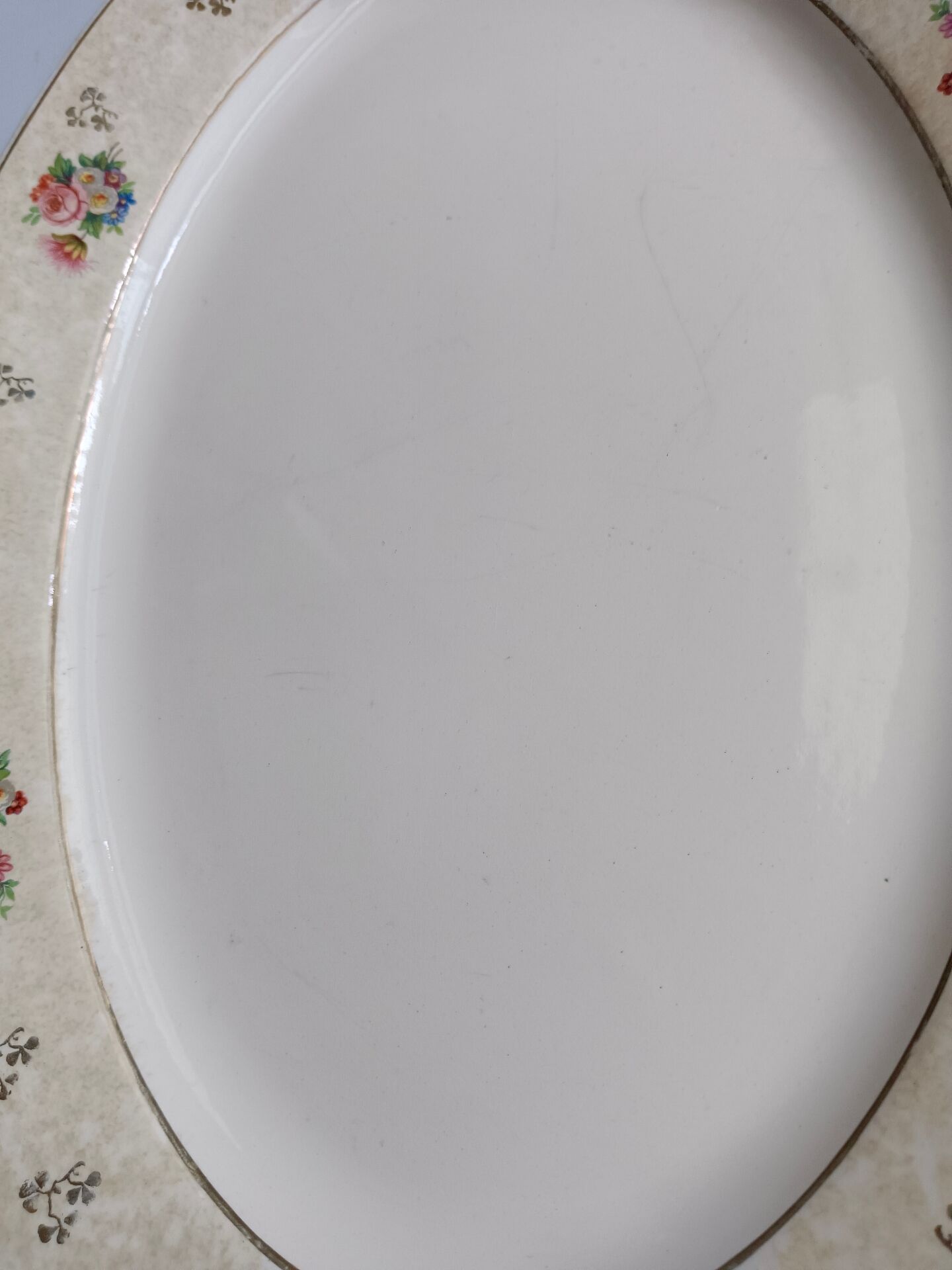 Vintage oval plate Salins model Simone beige with flowers