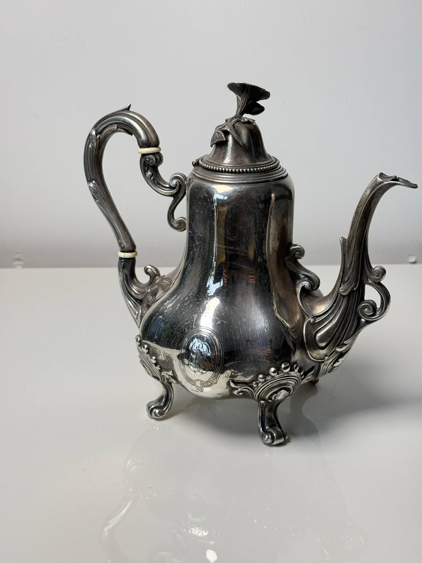 Silver teapot / jug Minerva first standard – Louis XV style
