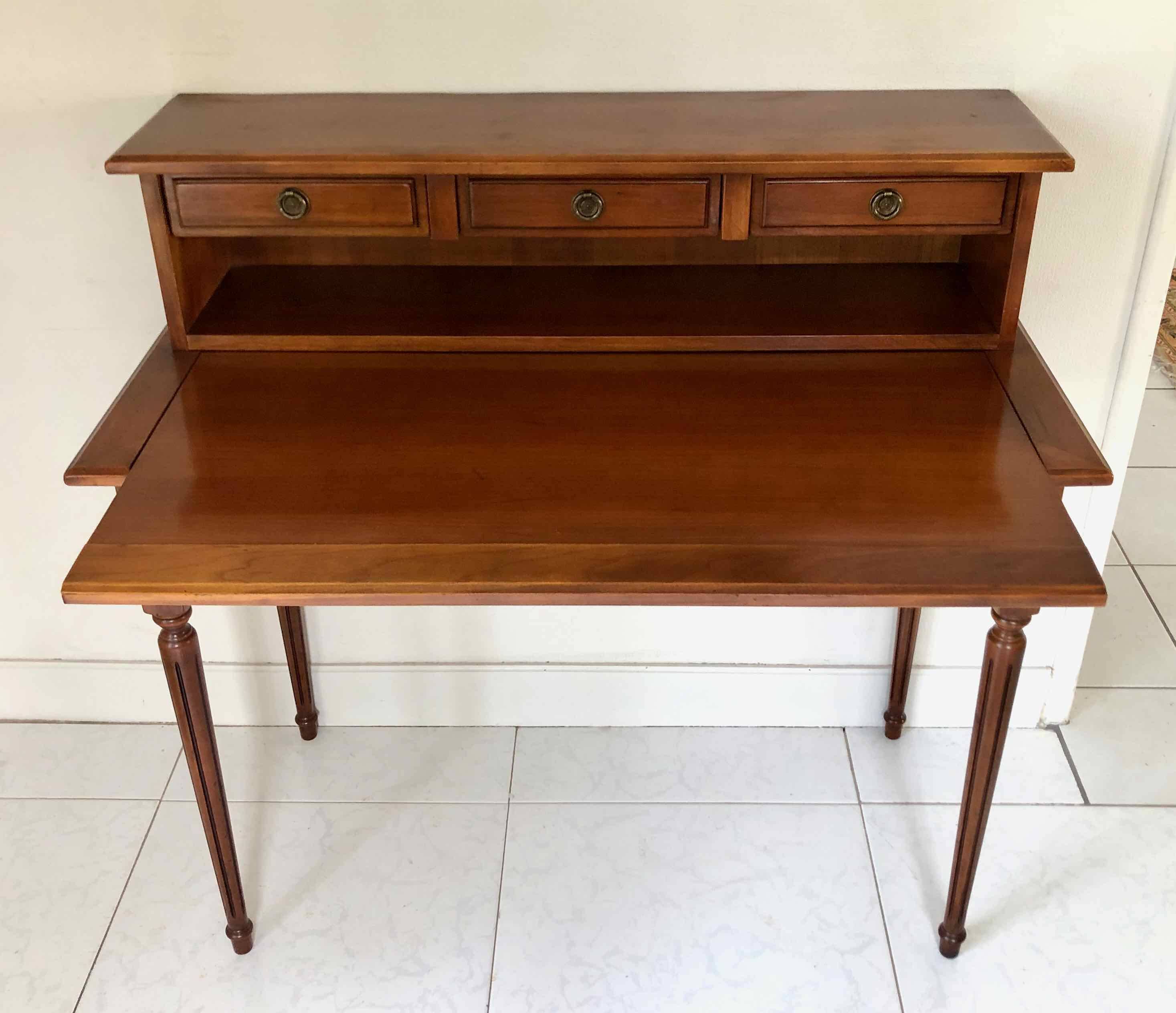Petit bureau à gradin en merisier 1970