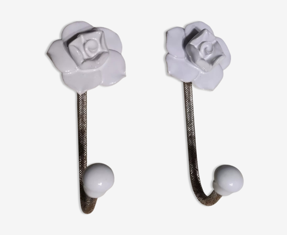 Paire de patères en porcelaine