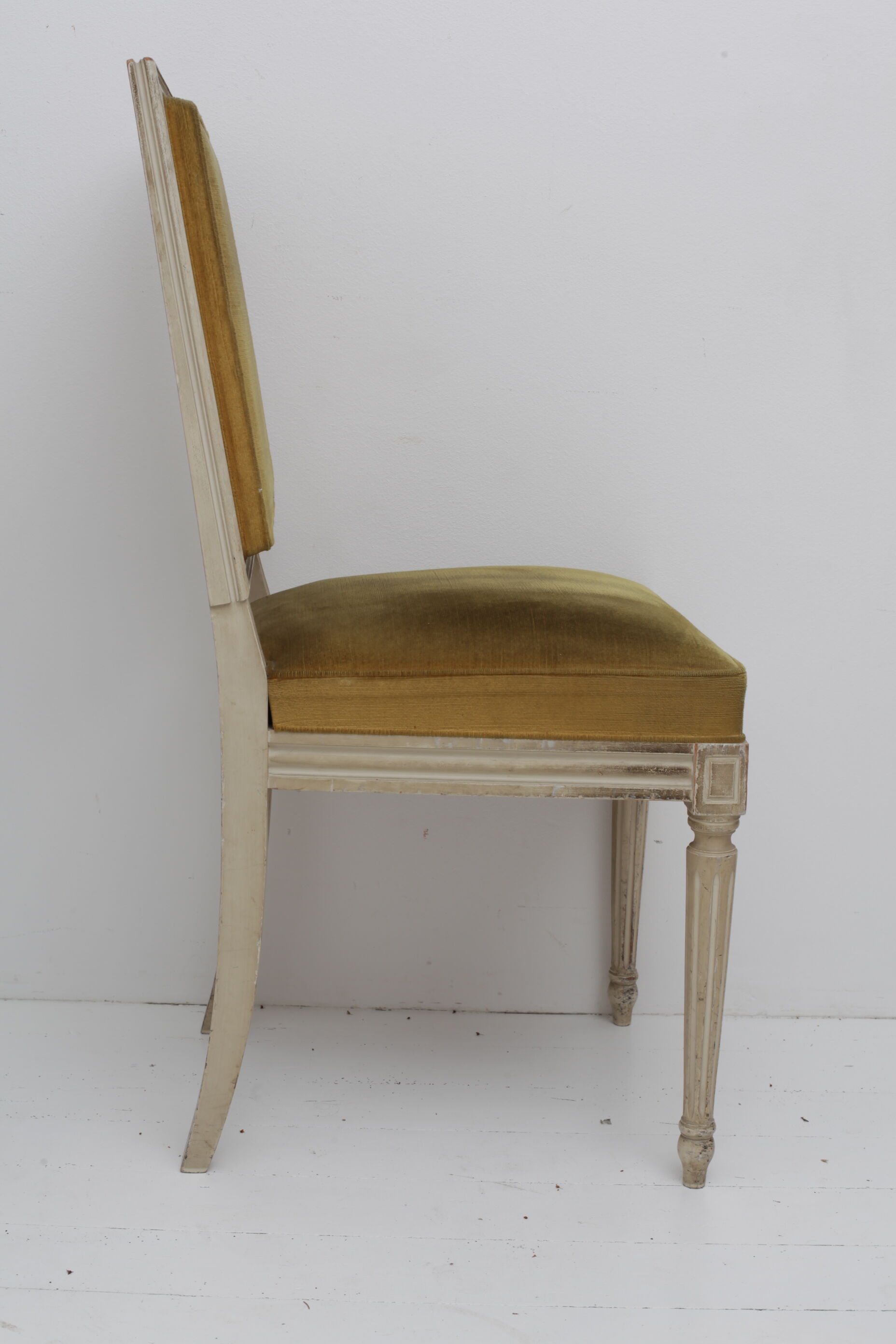 Solid wood and velvet chair