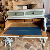 Cylinder desk, between light and the gentleness of time