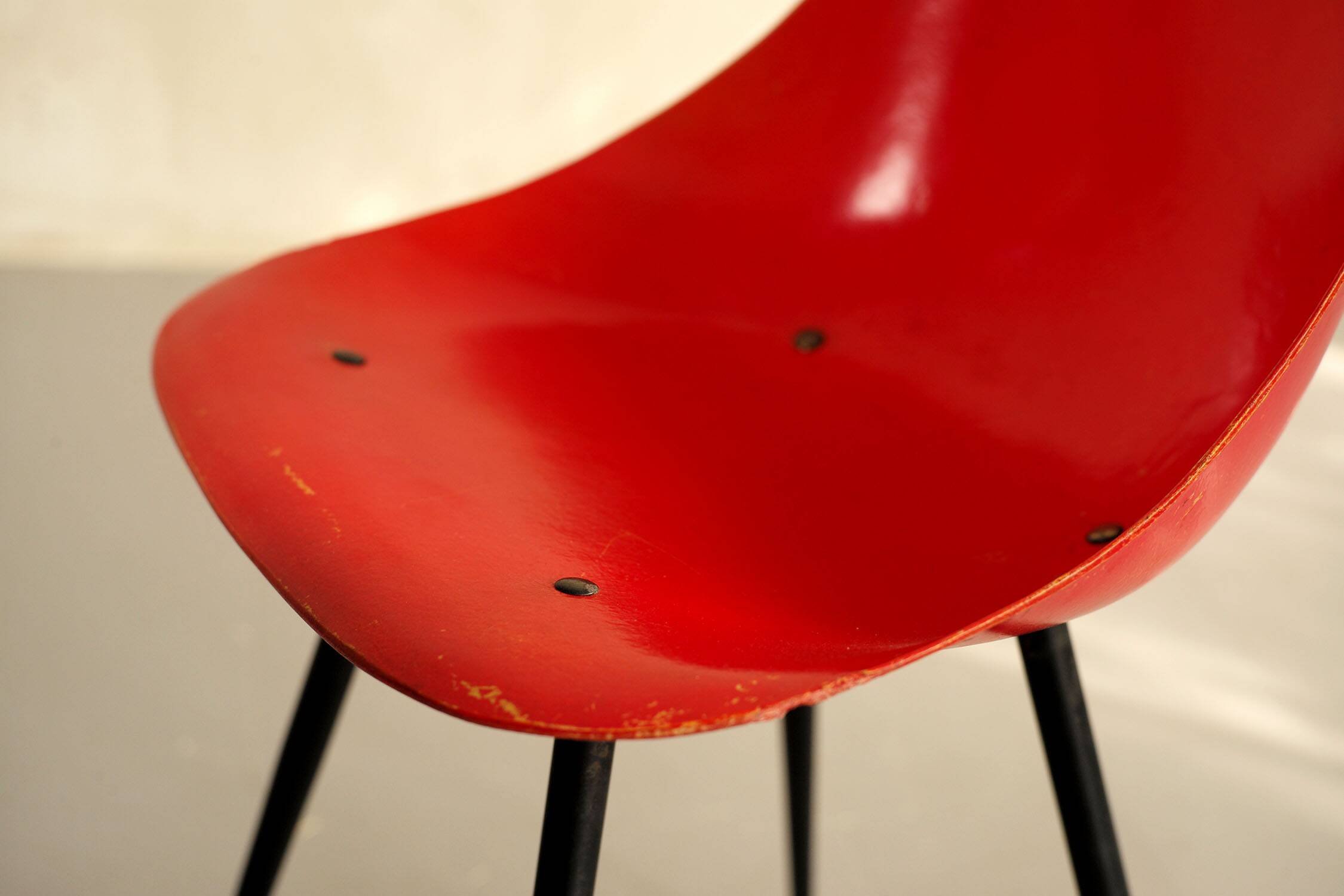 Paire de chaises en fibre de verre