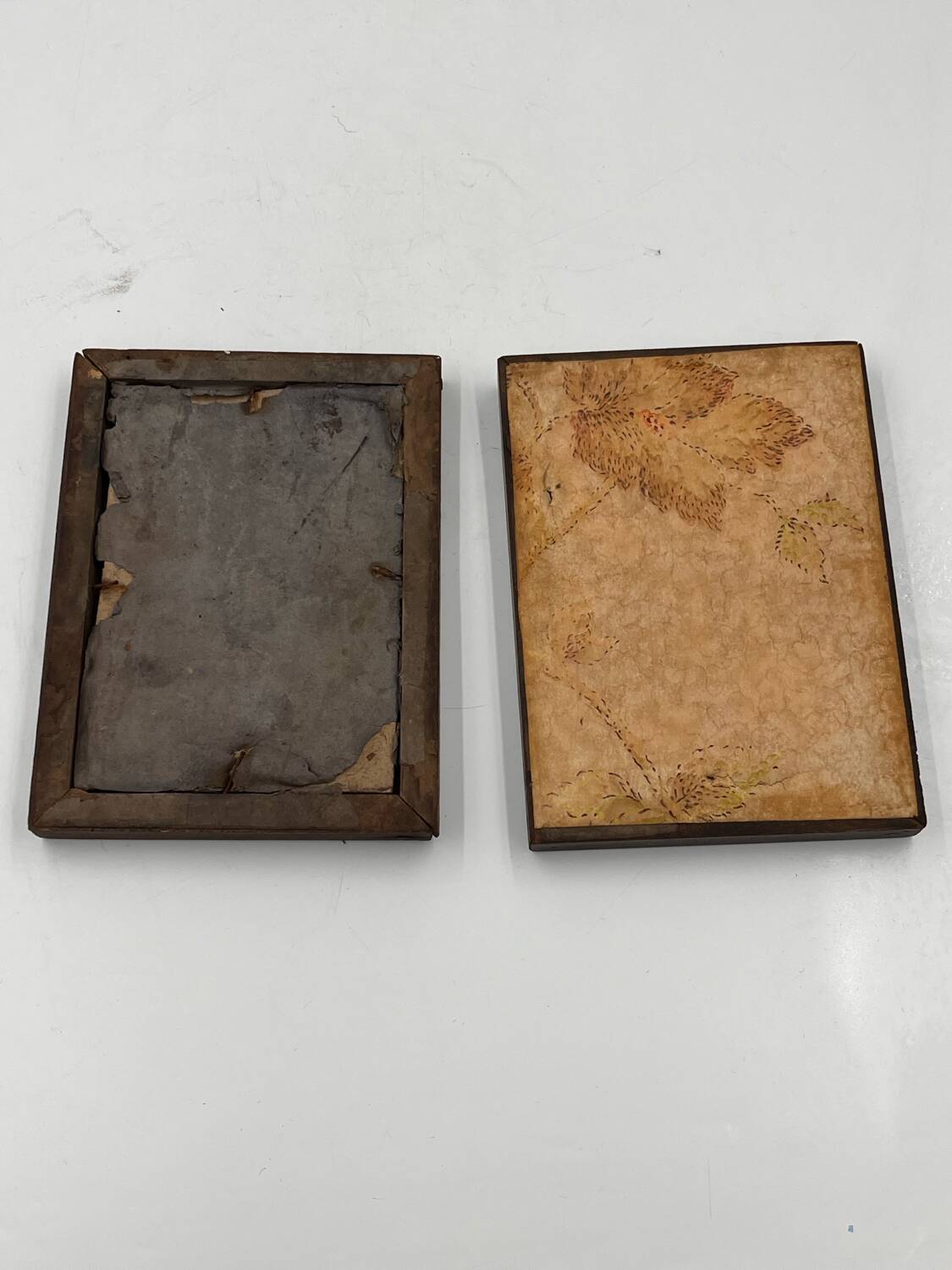 Wooden frame duo with relief