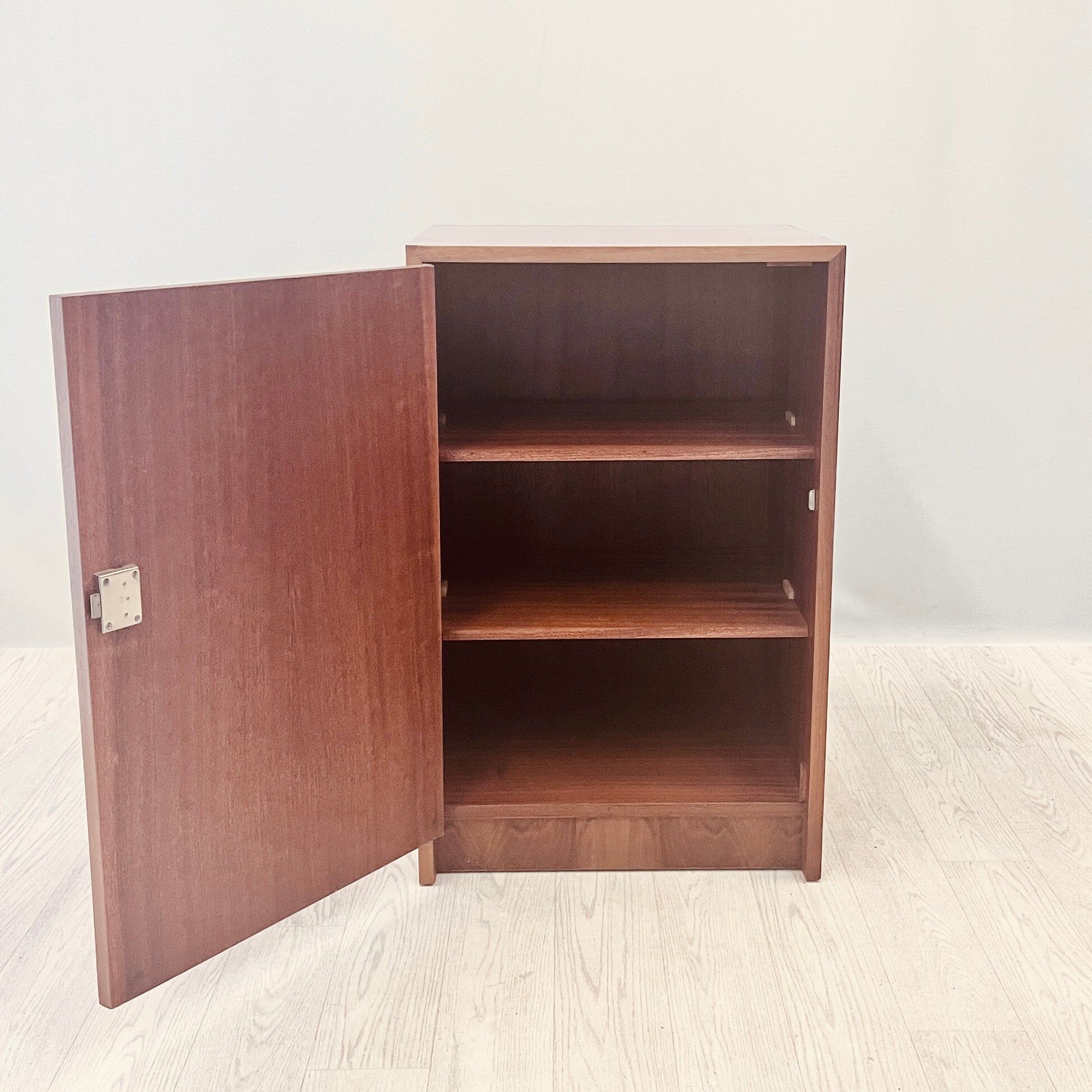 Dresser bedside table