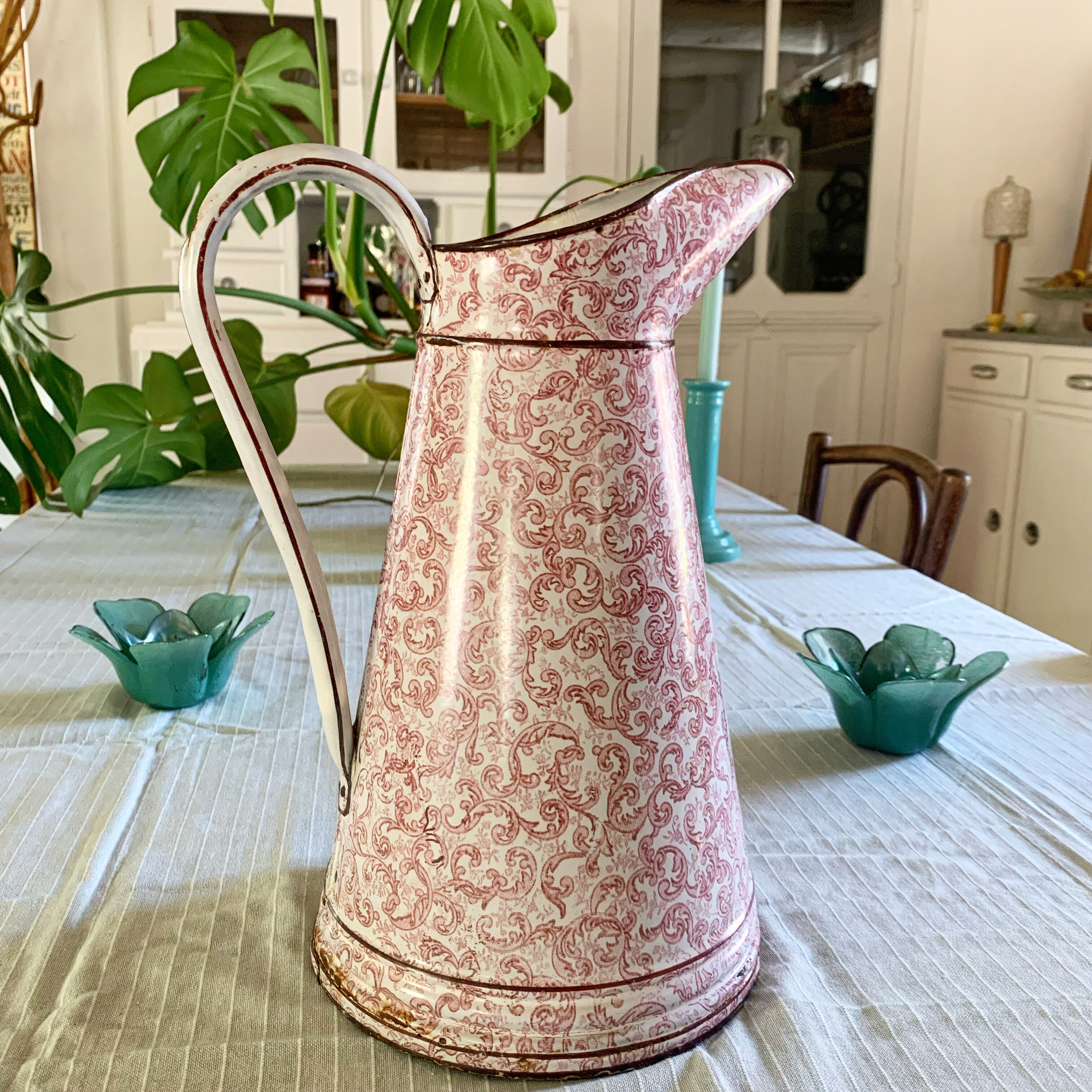 Broc vintage enamel pink and white