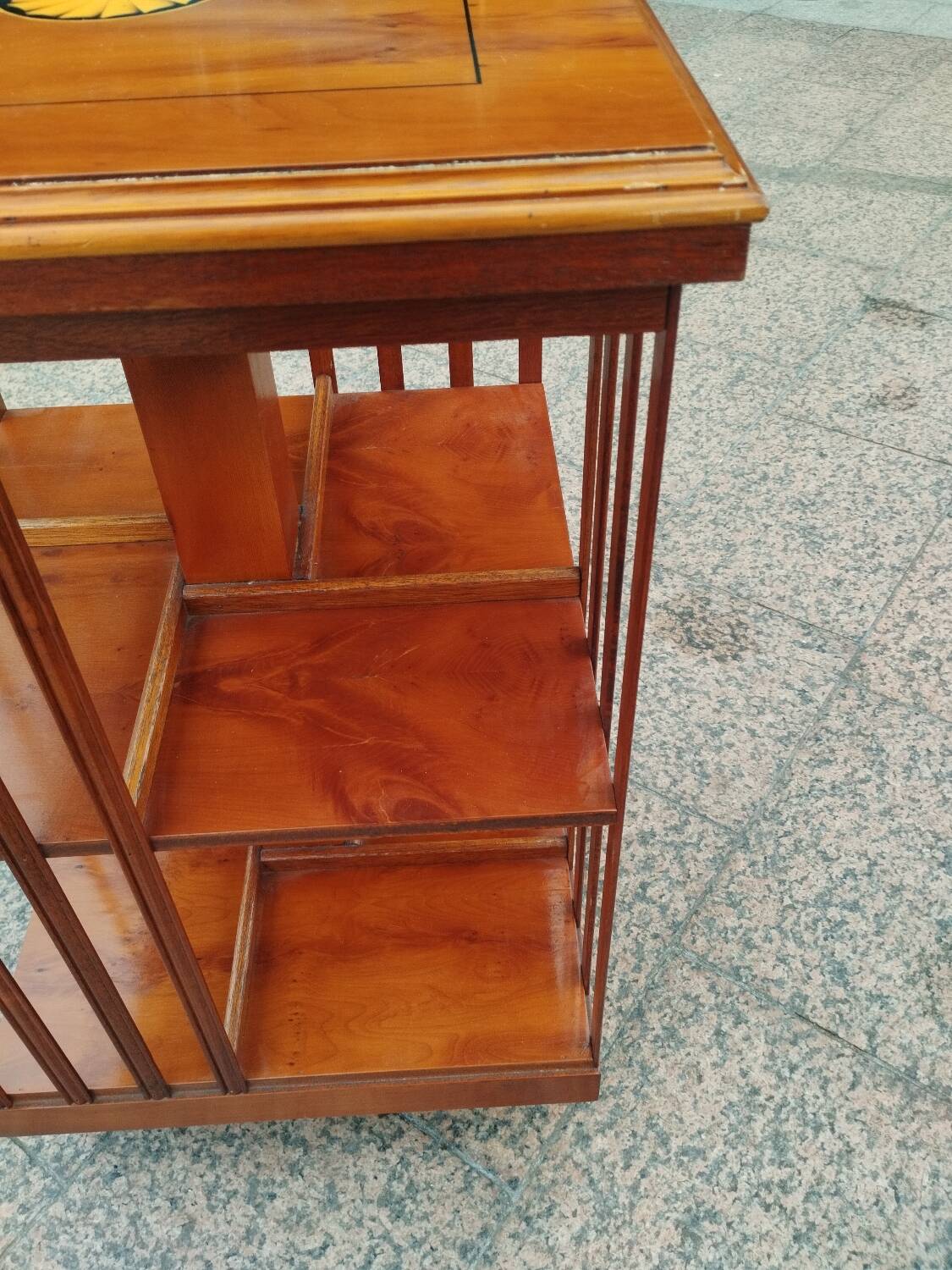 bibliothèque tournante ancienne