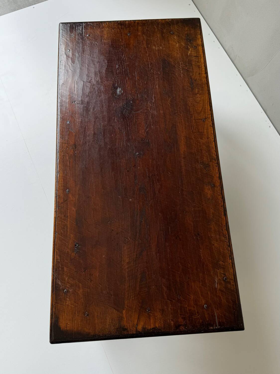 Table basse anglaise en bois par John Capon