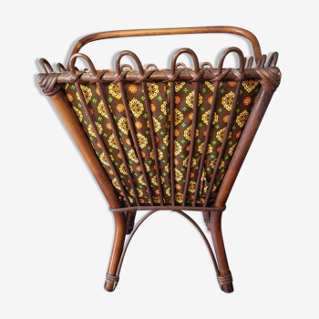 Worker basket with balls of vintage wool with a handle