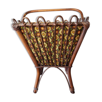 Worker basket with balls of vintage wool with a handle