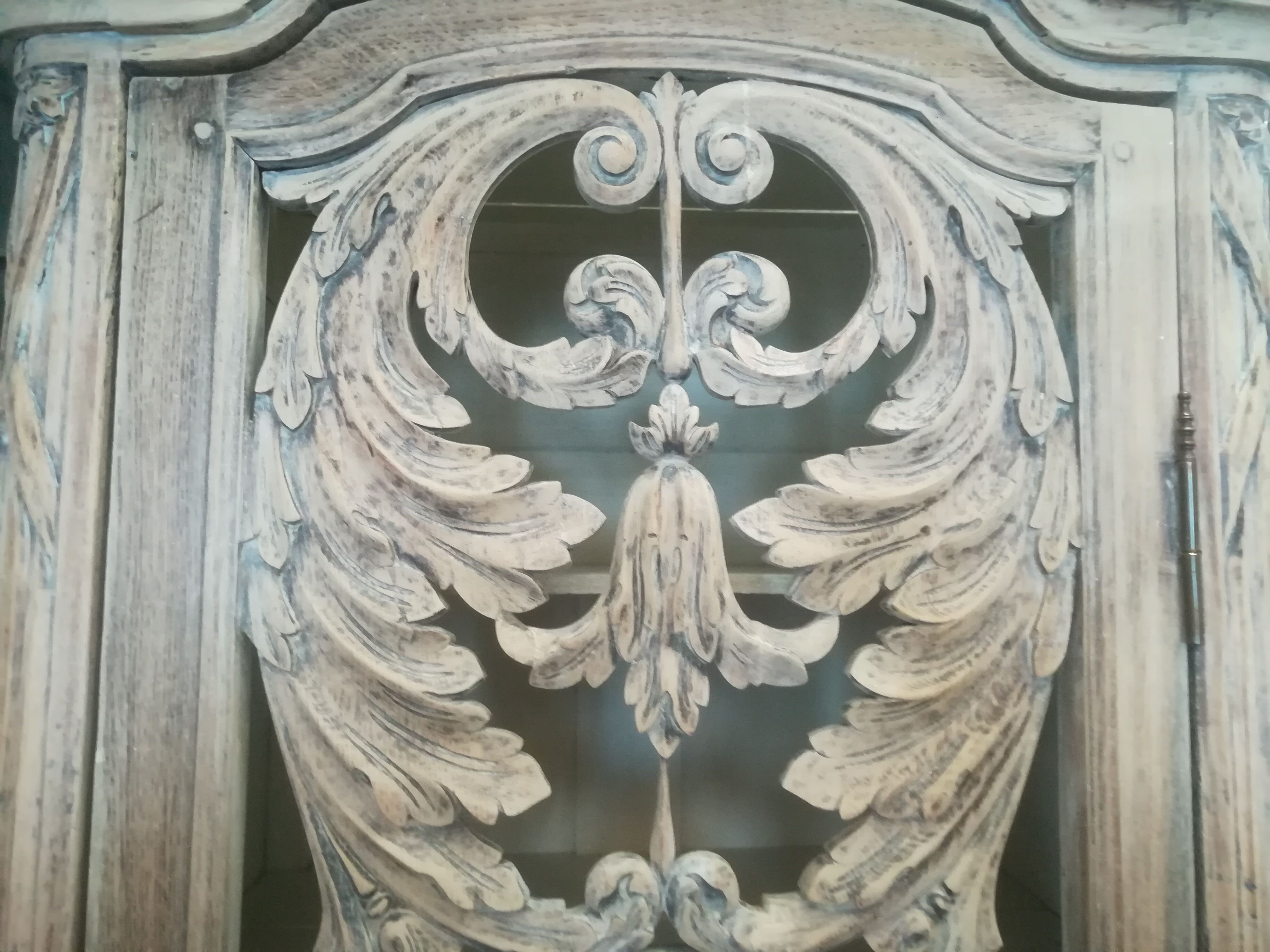 Mid-nineteenth century hindered oak