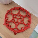 Varnished cast iron trivet