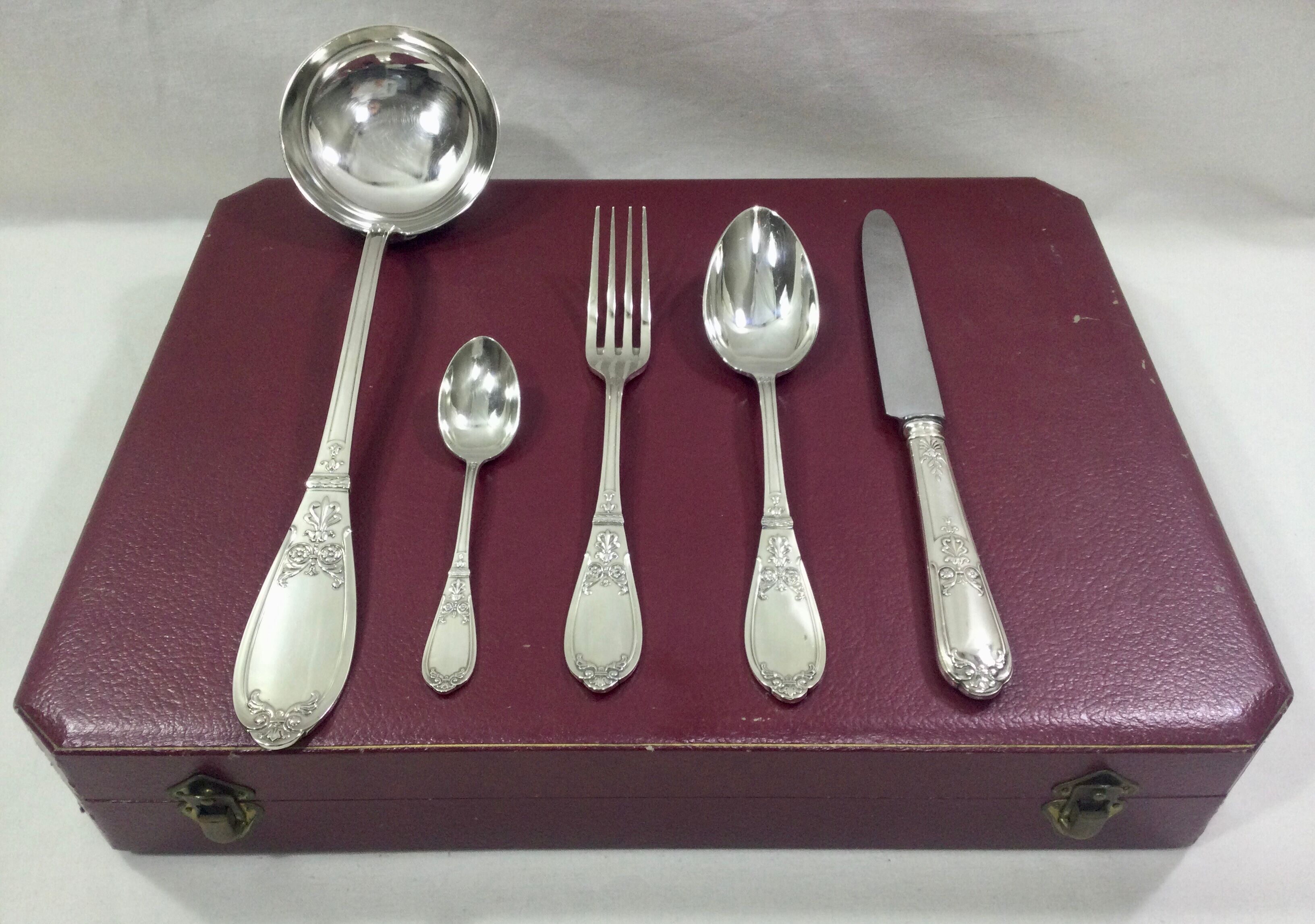 Saint Medard - Housewife Empire