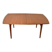 Extendable dining table