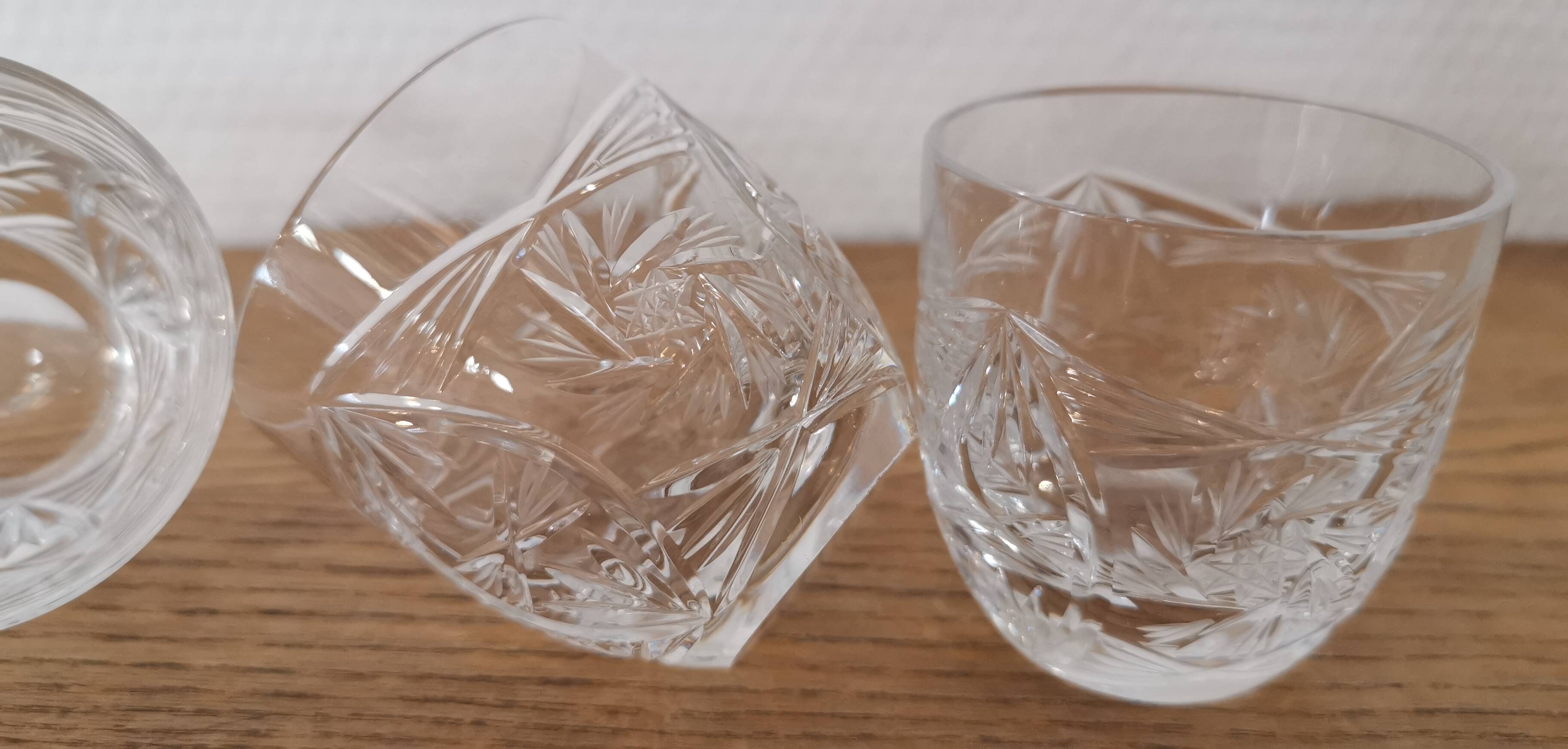 Presentation service 8 glasses and its Bohemian Cristal style dish