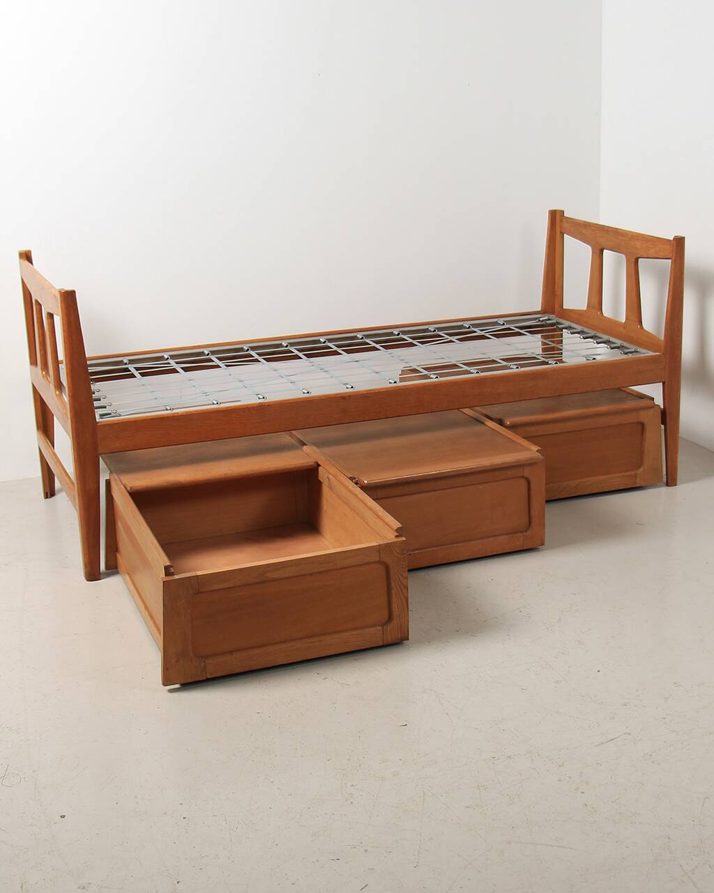 Oak bed with 3 Saint-Sabin chests 1950