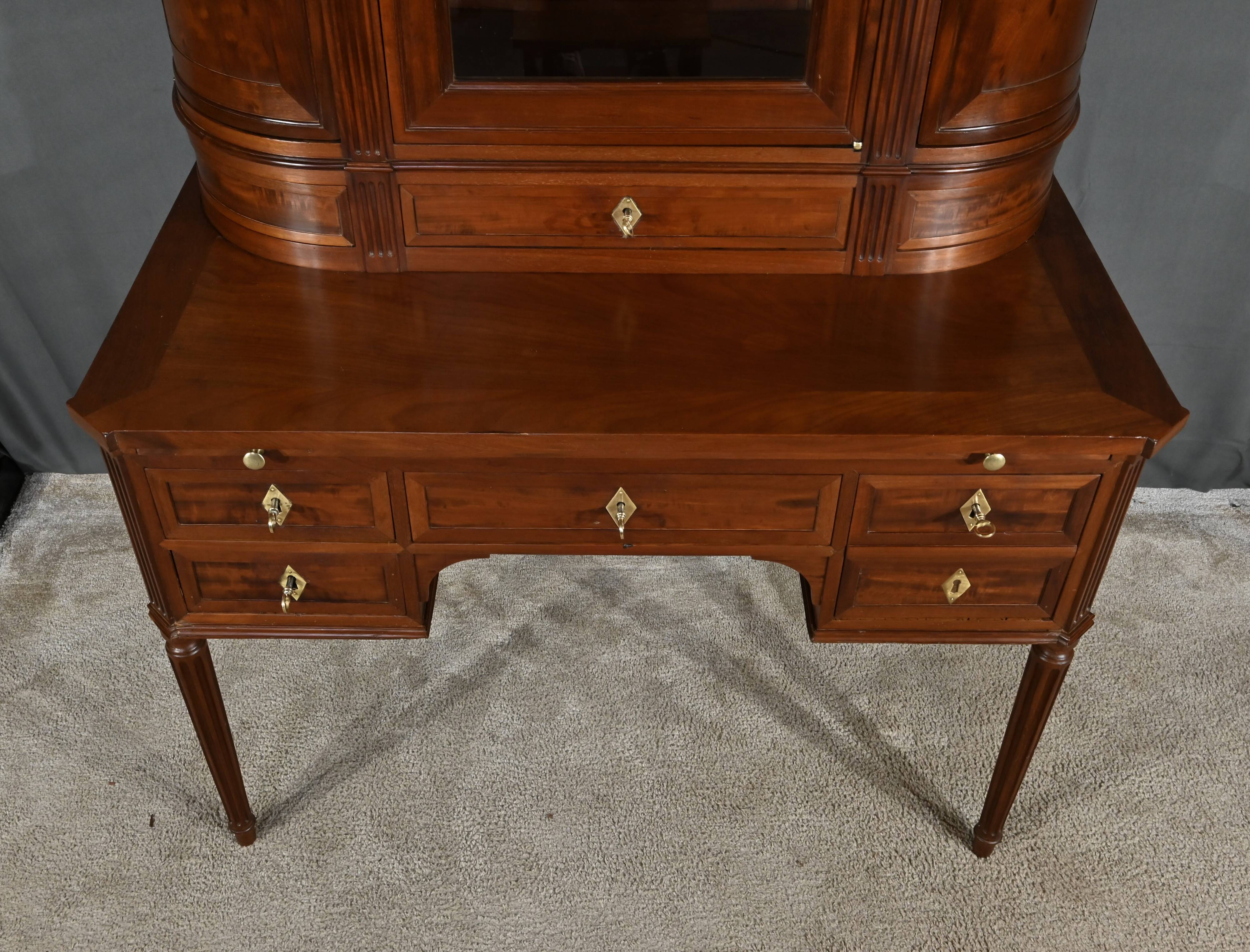 Louis XVI desk in Cuban mahogany – Late 18th century