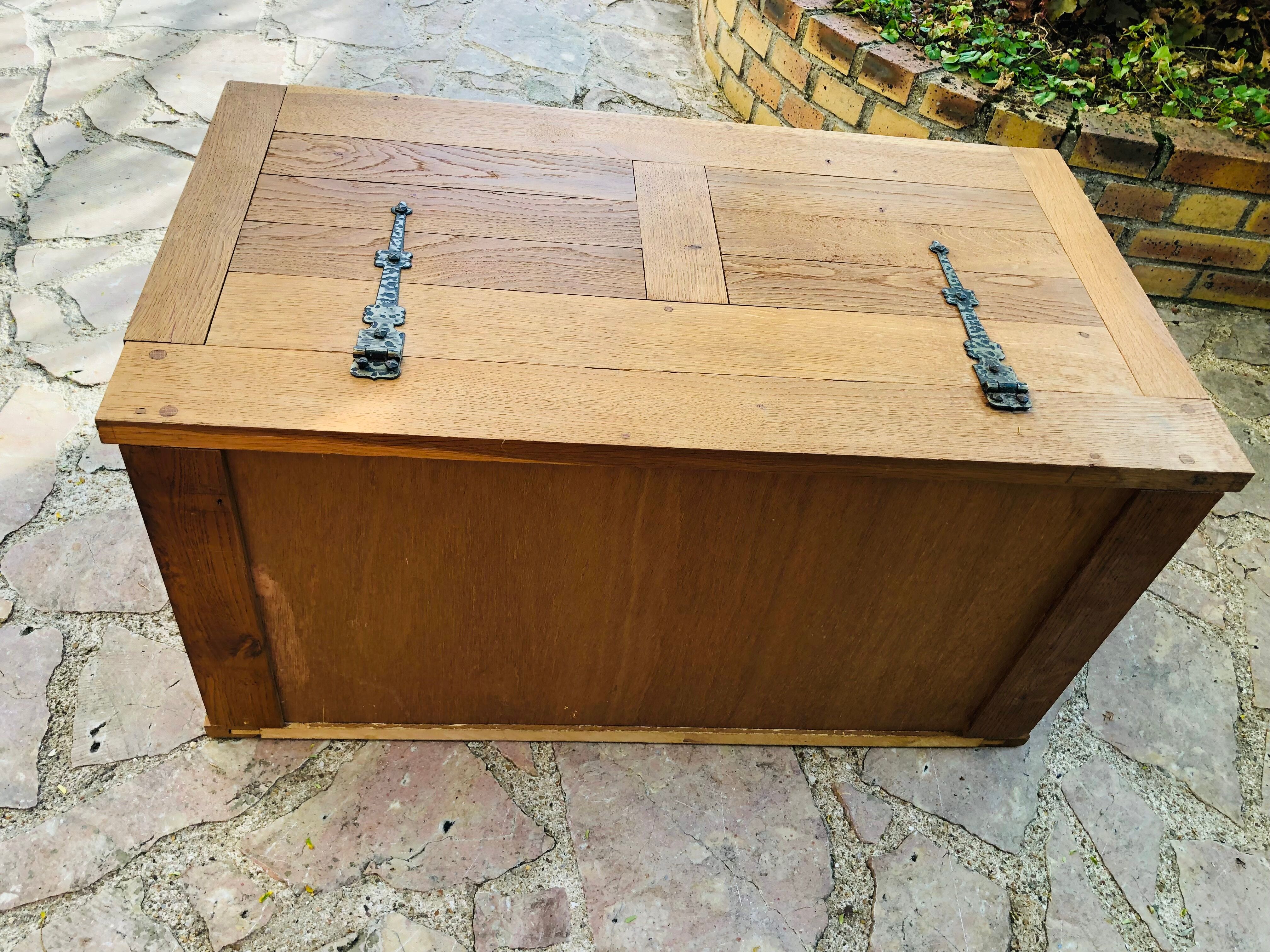 Coffre en bois massif
