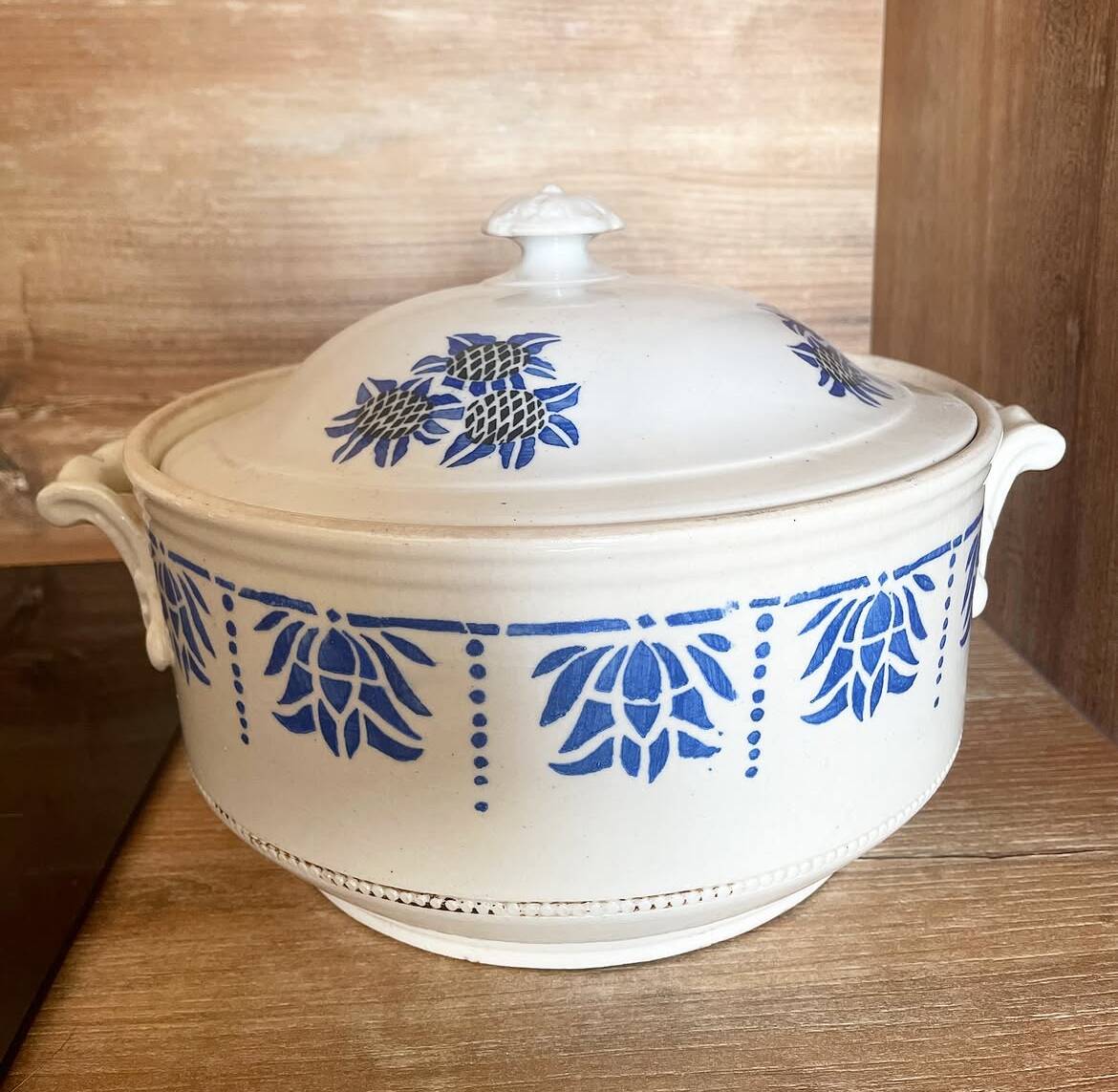 Soup tureen