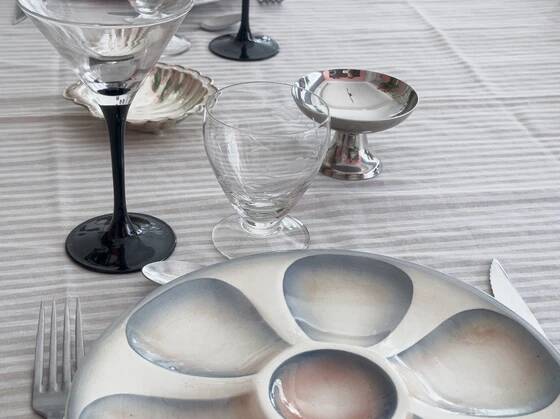 Set of 4 Luminarc wine glasses with black stem