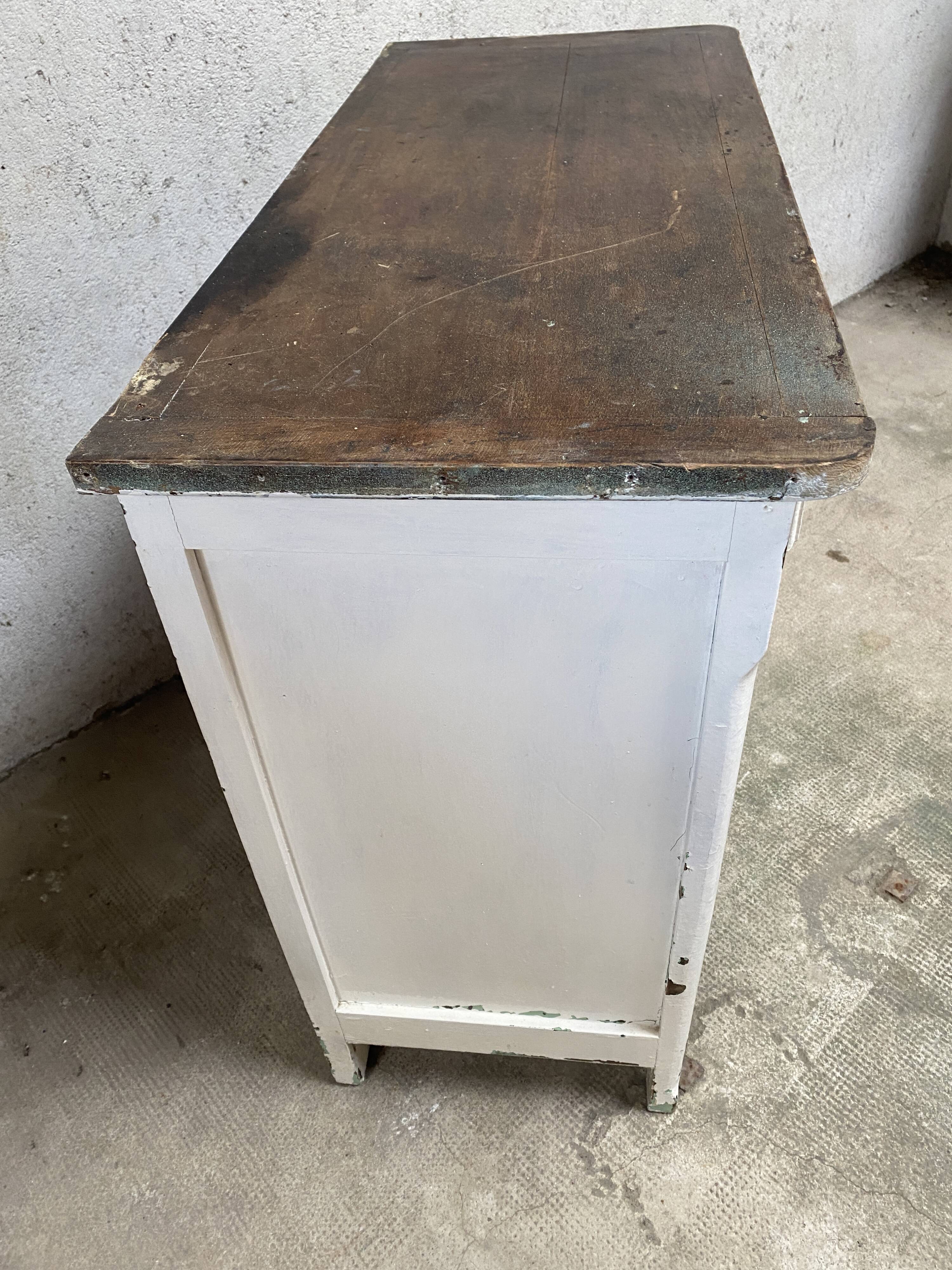 Parisian buffet to repaint