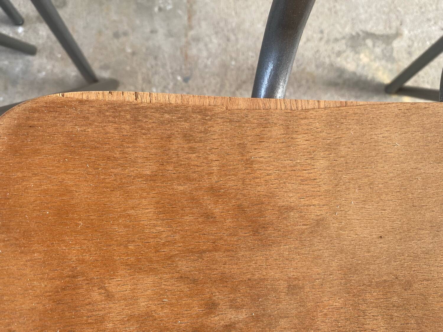 Brutalist Aranjou style table in elm and 6 Stella chairs.