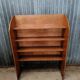 Bibliothèque en bois vintage sur roulettes