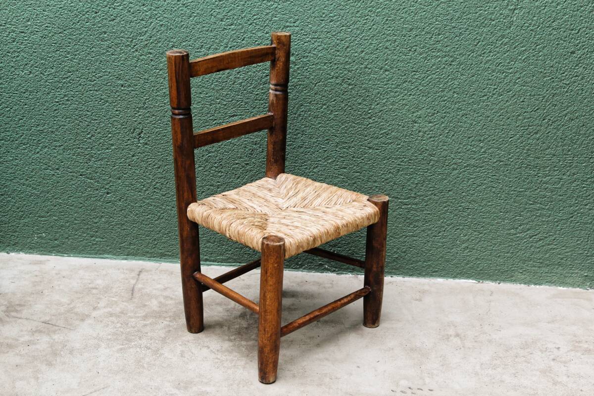 Straw children's chair