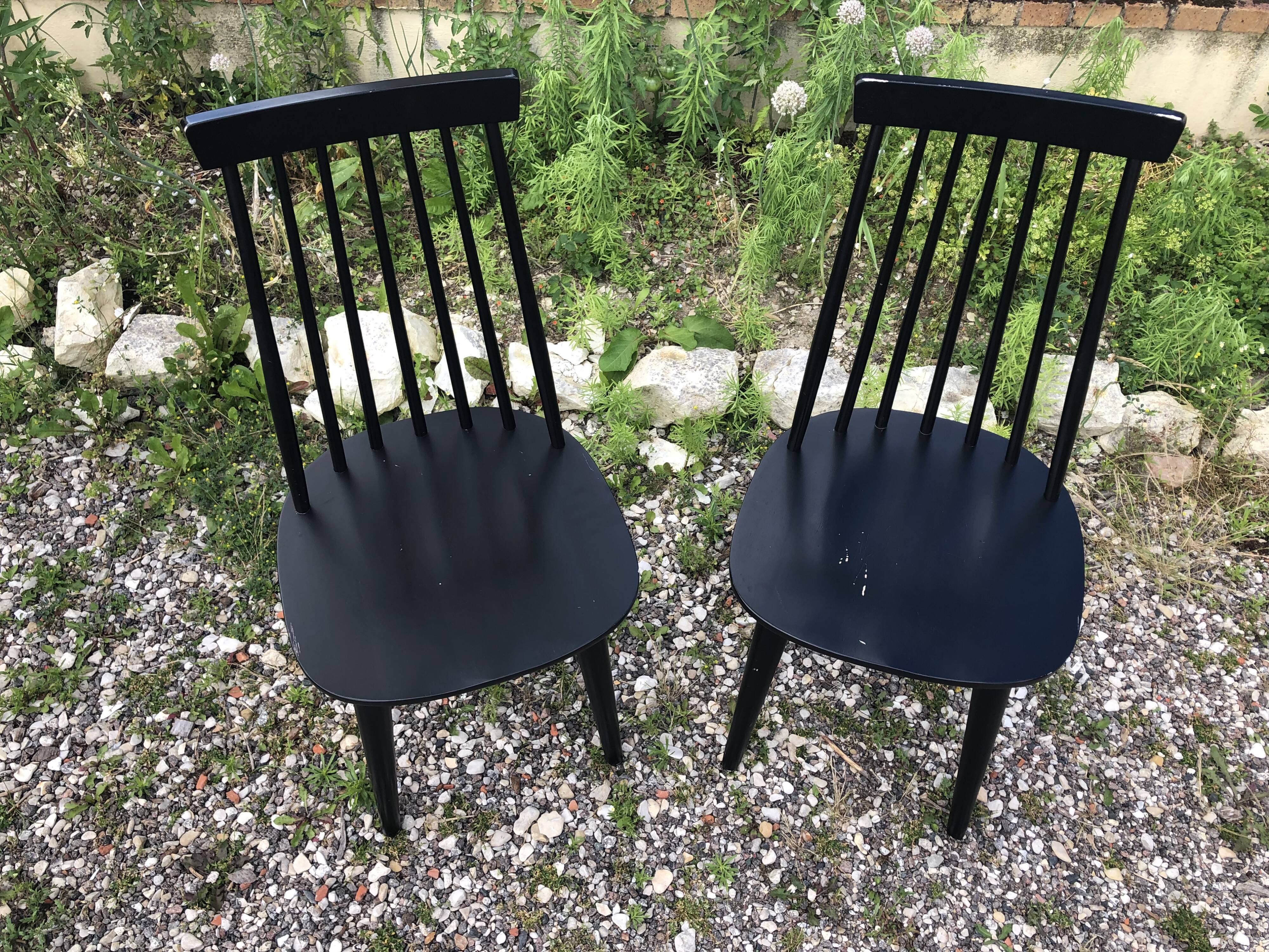 Pair chairs